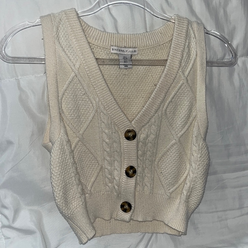 Sweater vest